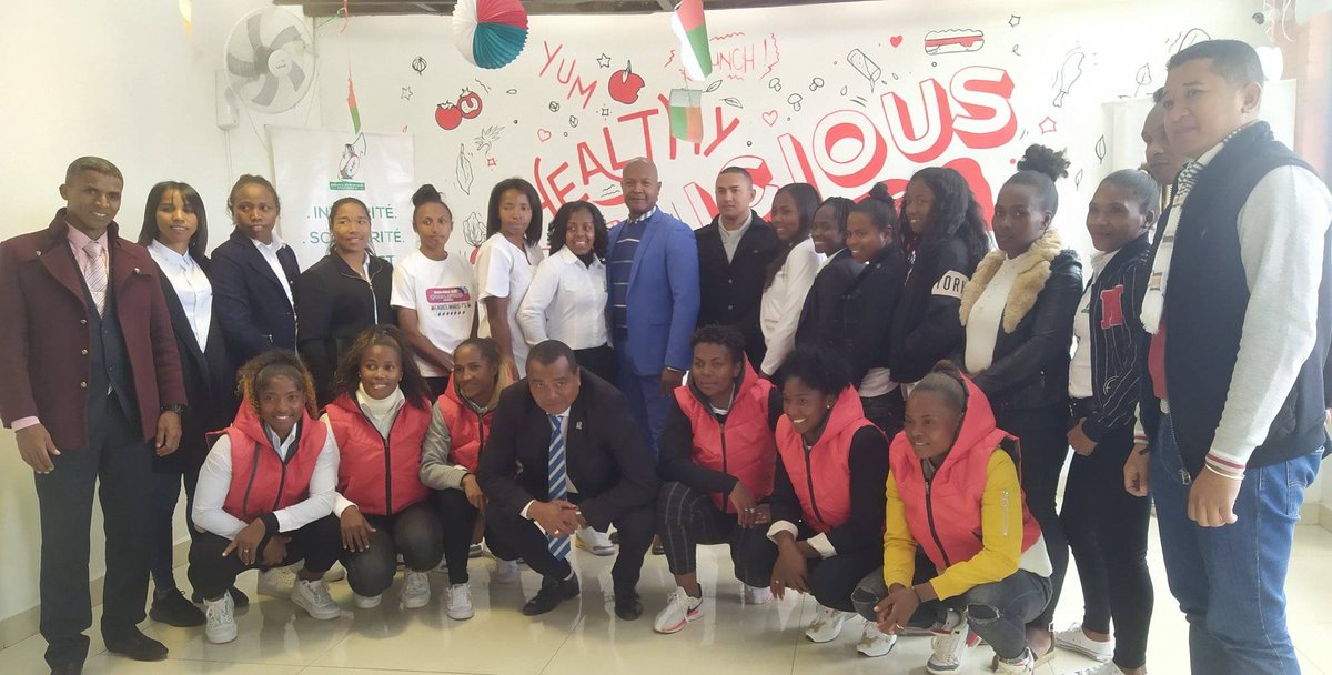 Les Ladies Makis 7s au Carrefour du Rugby ARKADIA ANALAKELY
Marcel Rakotomalala, le Président de MALAGASY RUGBY remercie 
Les représentants du <a href="/ministeremjs/">Ministère de la Jeunesse et des Sports-Madagascar</a>, 
Le Maire d'Ambohibao Antehiroka, M. Vatosoa Lalaina, 
Fiah, Dhalia Saramba, Elodie, Blezz'O et Erica d'Onjatsy.