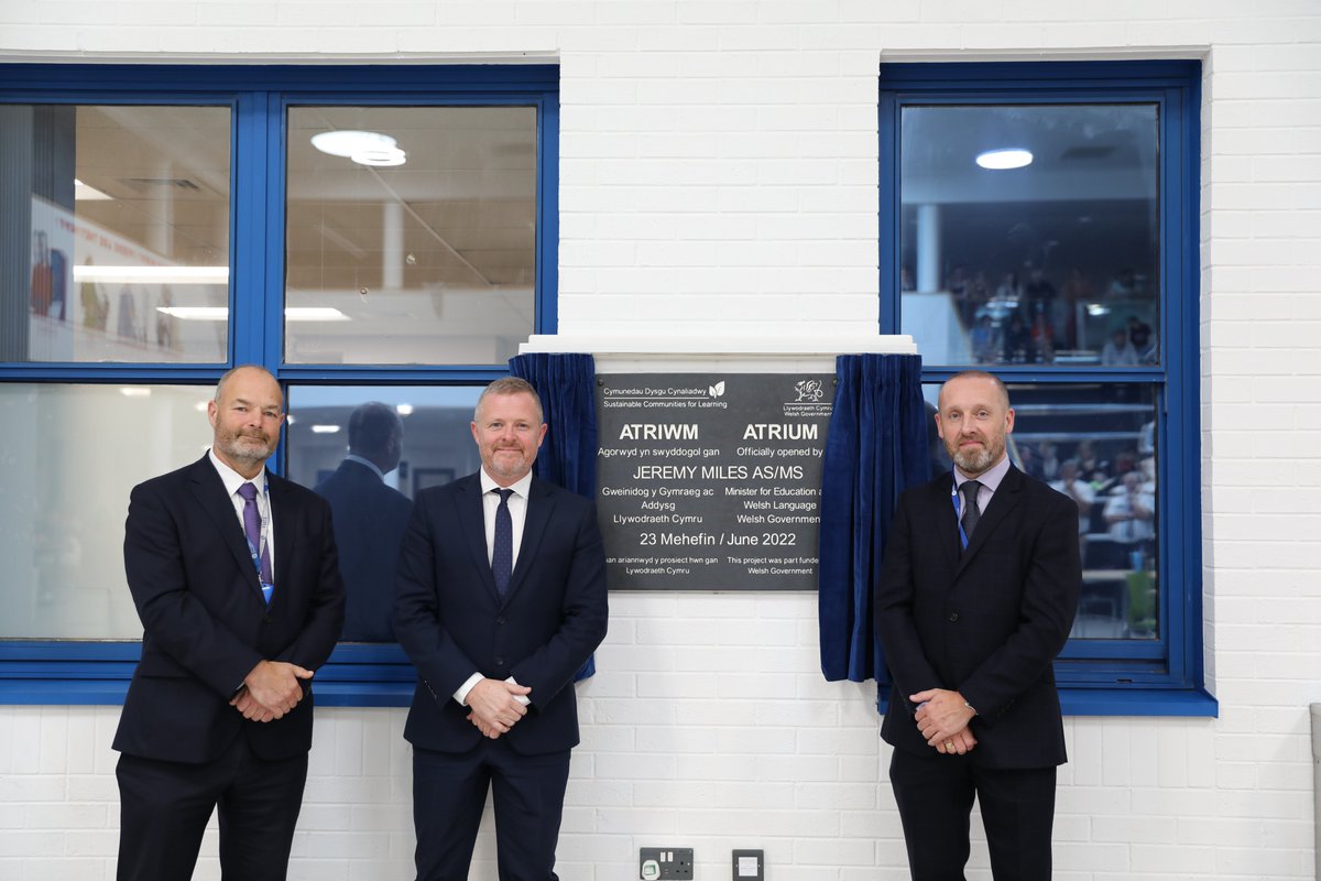 We would like to thank the Minister for Education and Welsh Language,  Jeremy Miles  for officially opening our new Atrium  located at the heart of the College today. @Addysg_Cymraeg <a href="/burnspetfood/">Burns Pet Nutrition</a>