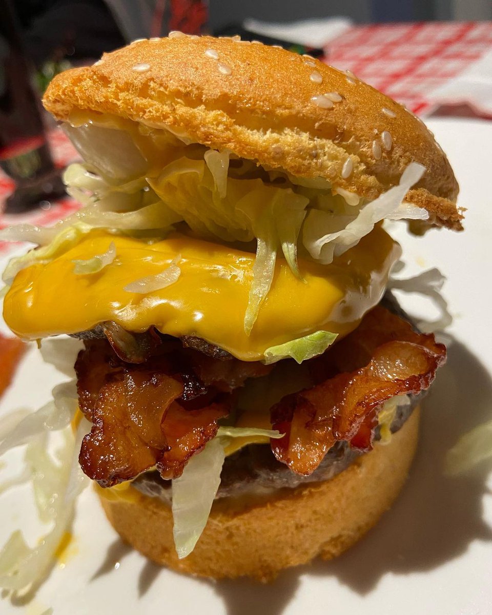 SmartBaking's tweet image. Bacon Big Mac…but make it homemade and keto. 🤩 📷: ketobytdm on Instagram #KetoMeal #Burger