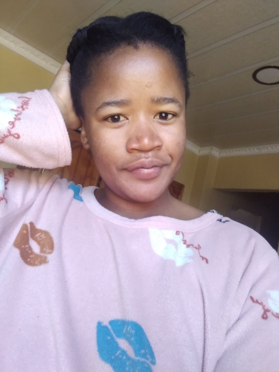 Mapule_molikeng's tweet photo. @SuperSportFC @HuaweiZA I will say I'm my own legend because I been fighting depression since 2018 January just right after my matric results were out been in and out of hospitals lost all hope of going back to being a student been there for myself ever since
#HUAWEIP50 #CelebratingLegendsWithHUAWEIP50 https://t.co/OQOKwMZya1