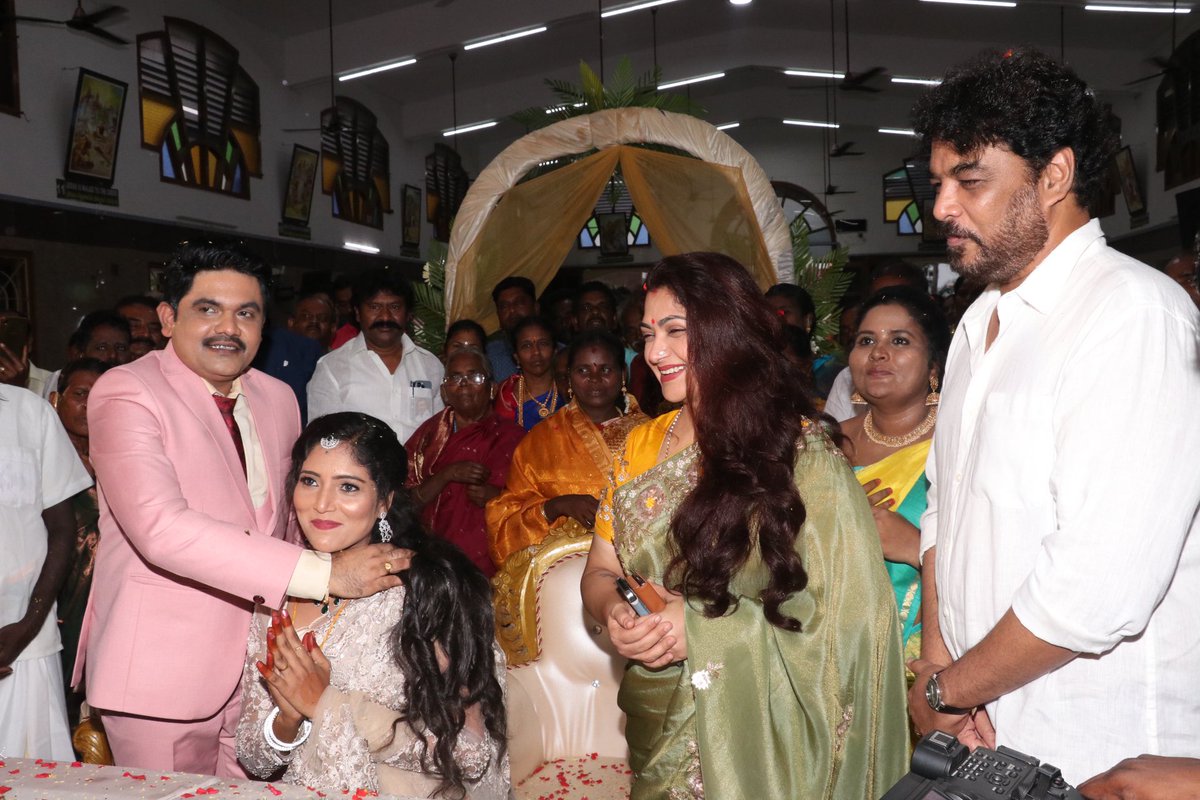 FridayCinemaOrg's tweet photo. Happy Married Life!
The Marriage of #Anburaja who was a manager for #SundarC & @khushsundar happened today @ Chennai.
He married #ArokiyaUma in presence of Bishop Anthonysamy.
He is the producer of @SunTV serials #KannanaKanne #Rasaathi #MasalaCafe
@johnsoncinepro https://t.co/EOvYfJNqmm