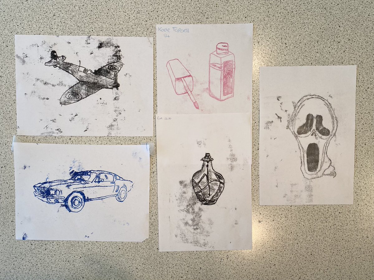 Some of my S4 pupils learned how to monoprint today - I’m very impressed with these first attempts (and their top notch clean-up) all in a single period! 🌟🌟🌟
