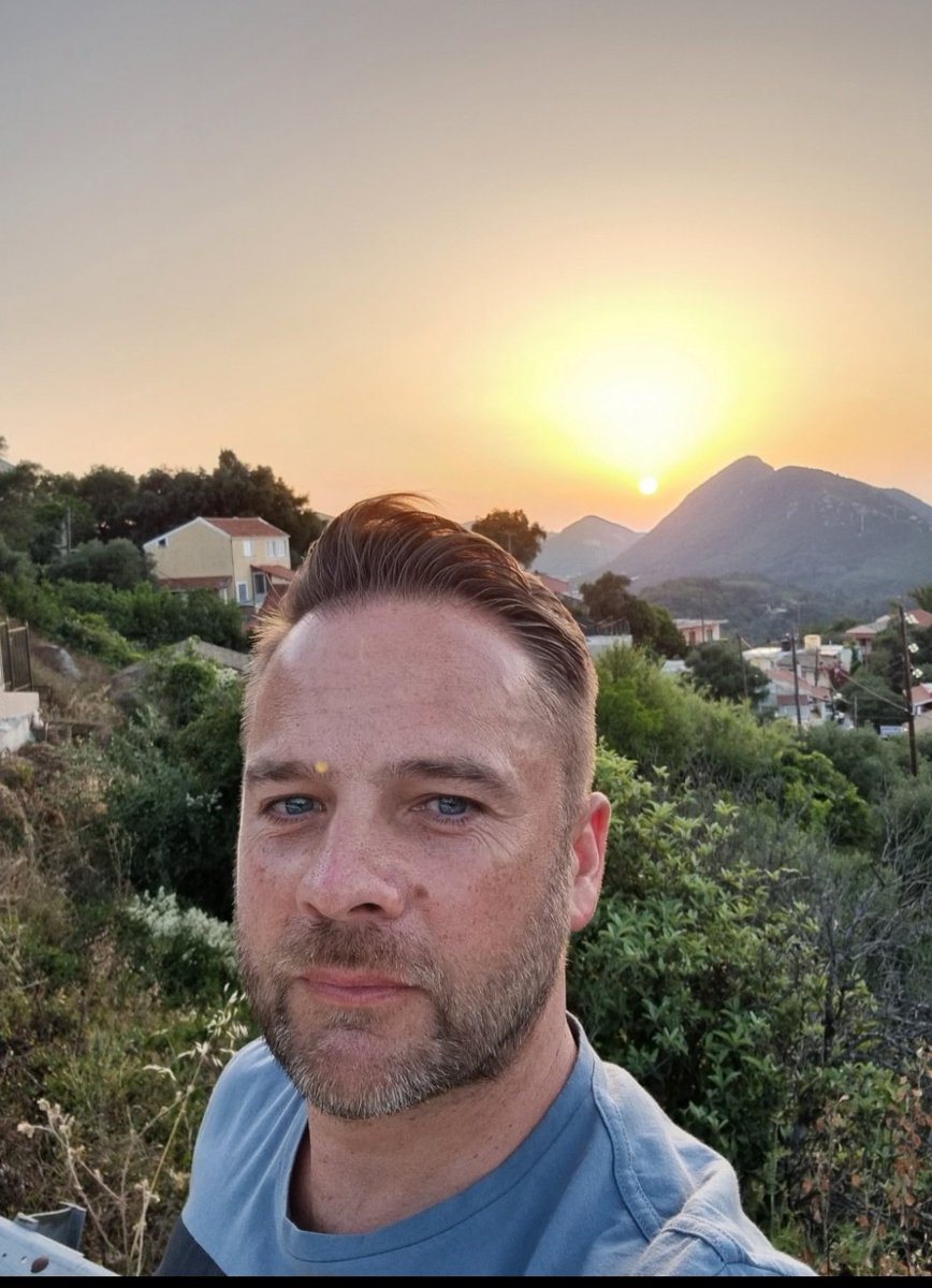 Classic Greek Selfie from a couple of nights ago. Can't beat a 🇬🇷 sunset👌🤗😎☀️ #greeksunset #corfu #selfie #holidaylife #hellas