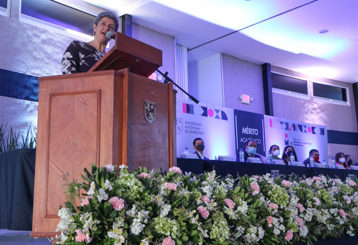 redidmx's tweet photo. Entrega rectora de la @UAQmx, @DraTereGasca  Medalla y Reconocimientos al Mérito Académico 2021, la Máxima Casa de Estudios queretana reconoció a 121 egresados y egresadas de las 13 Facultades y la Escuela de Bachilleres de la #UAQ. https://t.co/U9RsB8VUVp