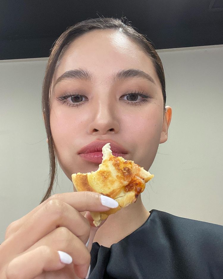 let's eat pizza together today 🫶🏼