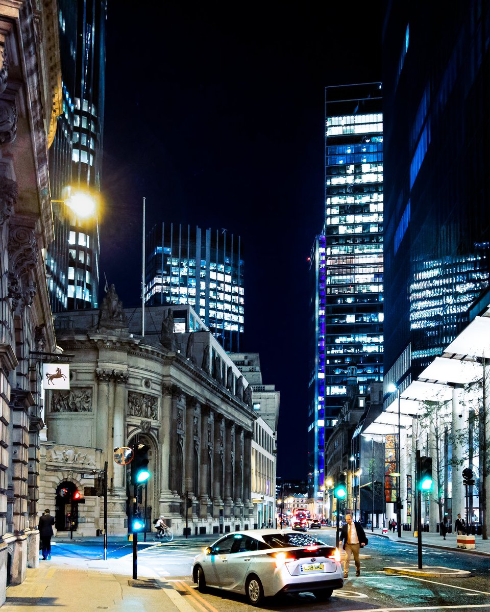 Stop wherever you like… #bishopsgate #london #NightPhotography #streetphotography #city