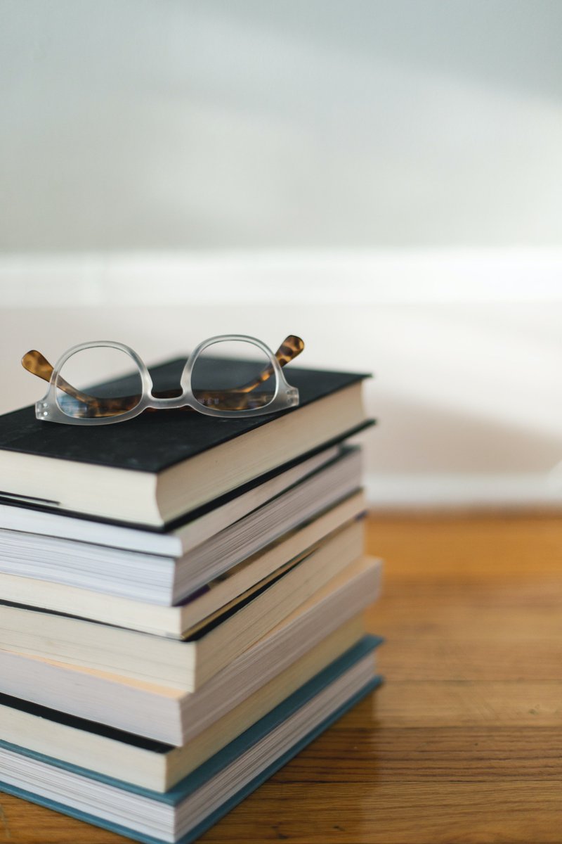 modscholarpod's tweet photo. For this week's #NetworkingThursday, it's publisher's edition! Let us know about your press, series, interests, and favorite author experiences!
Paging @kansasjoyce @BethanyWasik @DGershenowitz @akane1066 to get things started! @Kansas_Press @CornellPress @UNC_Press @USNIBooks https://t.co/qFNLrO36pM