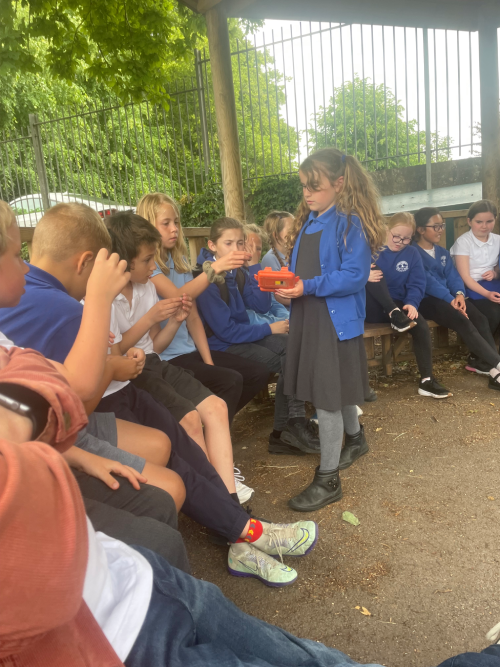 theatriolo's tweet photo. Diolch yn dwlpe i chi fyfyrwyr yn @CoedGlas a @MSPSCardiff. Buom wrth ein boddau’n gweithio gyda chi dros yr ychydig wythnosau aeth heibio i ddatblygu syniadau at ein sioe newydd am synhwyro metal, gan Owen Thomas.
#TimeDetectives @owenplaywright https://t.co/Ewqy4DRusb