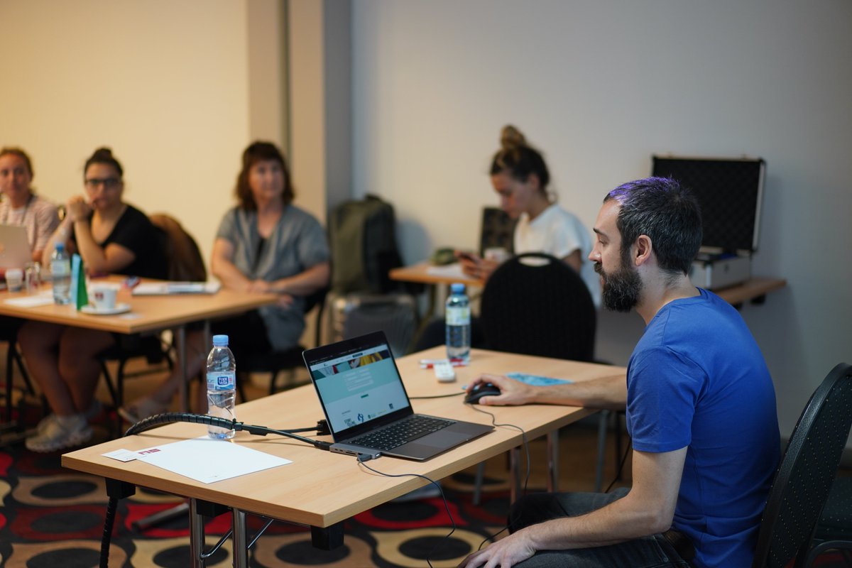 cibervoluntario's tweet photo. 🇪🇺Viajamos a #Viena para asistir al encuentro de socios del proyecto europeo #DIGIMI
💻@cibervoluntario ha presentado una #WebApp para utilizar el #Storytelling digital para la integración de las personas migrantes en #Europa 🔗https://t.co/PBue8wM3Rl
#Cibervoluntarios https://t.co/Nr01ZngH53