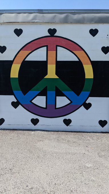 Outside of The Center in Orlando... can't help but smile looking at those murals and feeling the love<a href="/tag/newprofilepic"class="tags"><span>#newprofilepic</span></a>