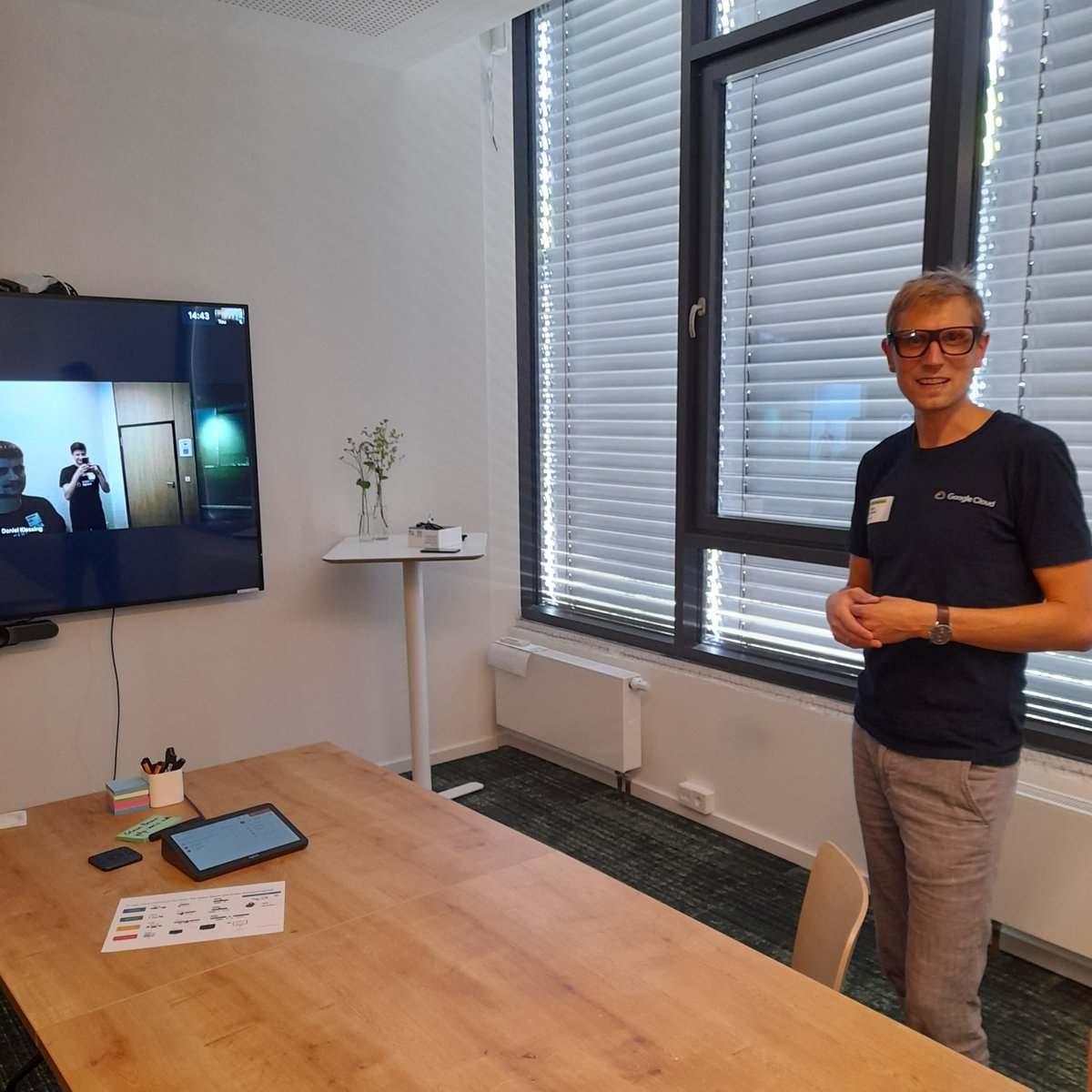 seibertgroup's tweet photo. Events vor Ort bieten trotz aller Technologie immer noch besser Interaktionsmöglichkeiten, deshalb gibt es auf dem Google Enterprise Day auch lockere #Coffetalks sowie #GoogleHardware zum Ausprobieren, wie die #GoogleGlass und #Chromebooks. 👨💻👩💻 https://t.co/uxKp4z2g9Q
