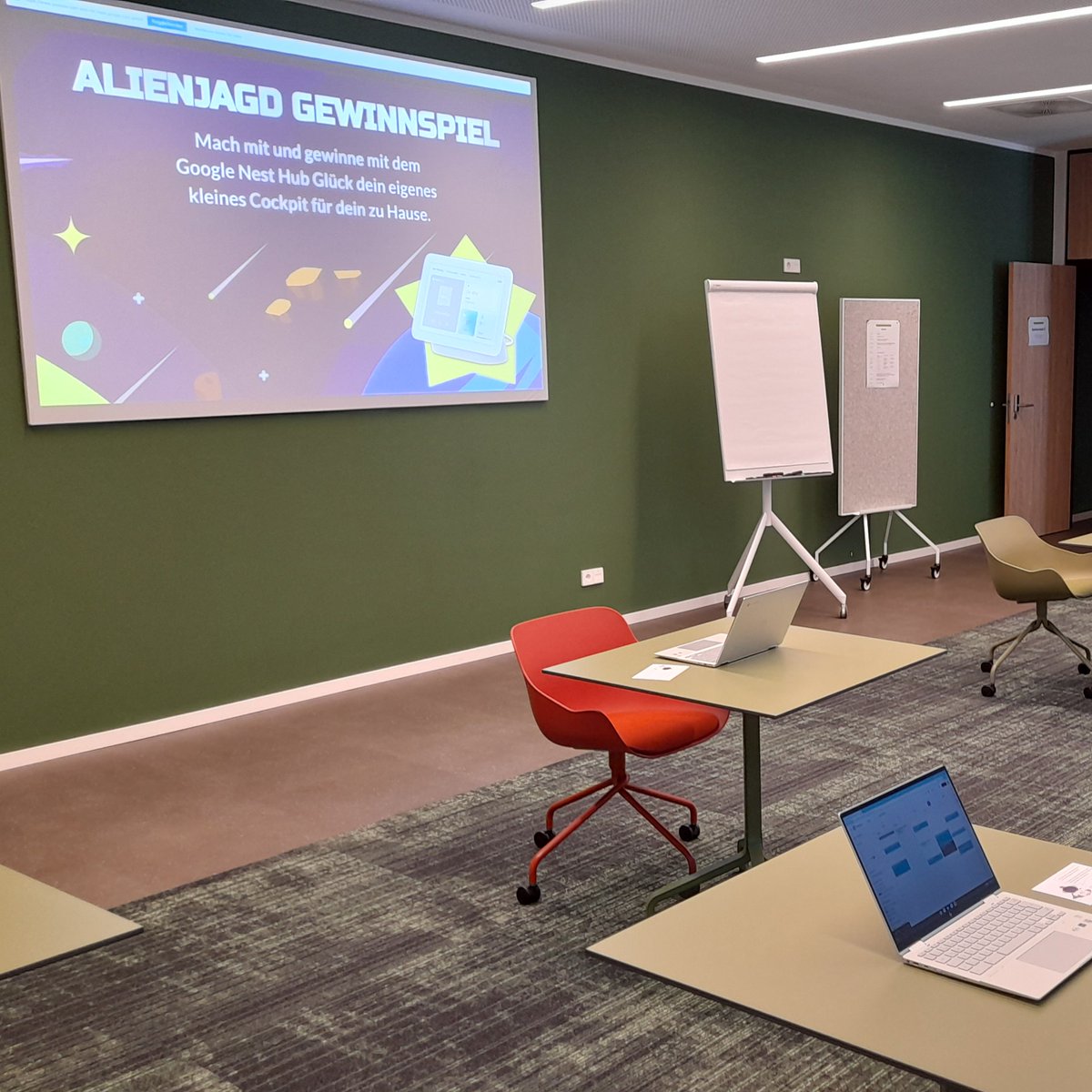seibertgroup's tweet photo. Events vor Ort bieten trotz aller Technologie immer noch besser Interaktionsmöglichkeiten, deshalb gibt es auf dem Google Enterprise Day auch lockere #Coffetalks sowie #GoogleHardware zum Ausprobieren, wie die #GoogleGlass und #Chromebooks. 👨💻👩💻 https://t.co/uxKp4z2g9Q
