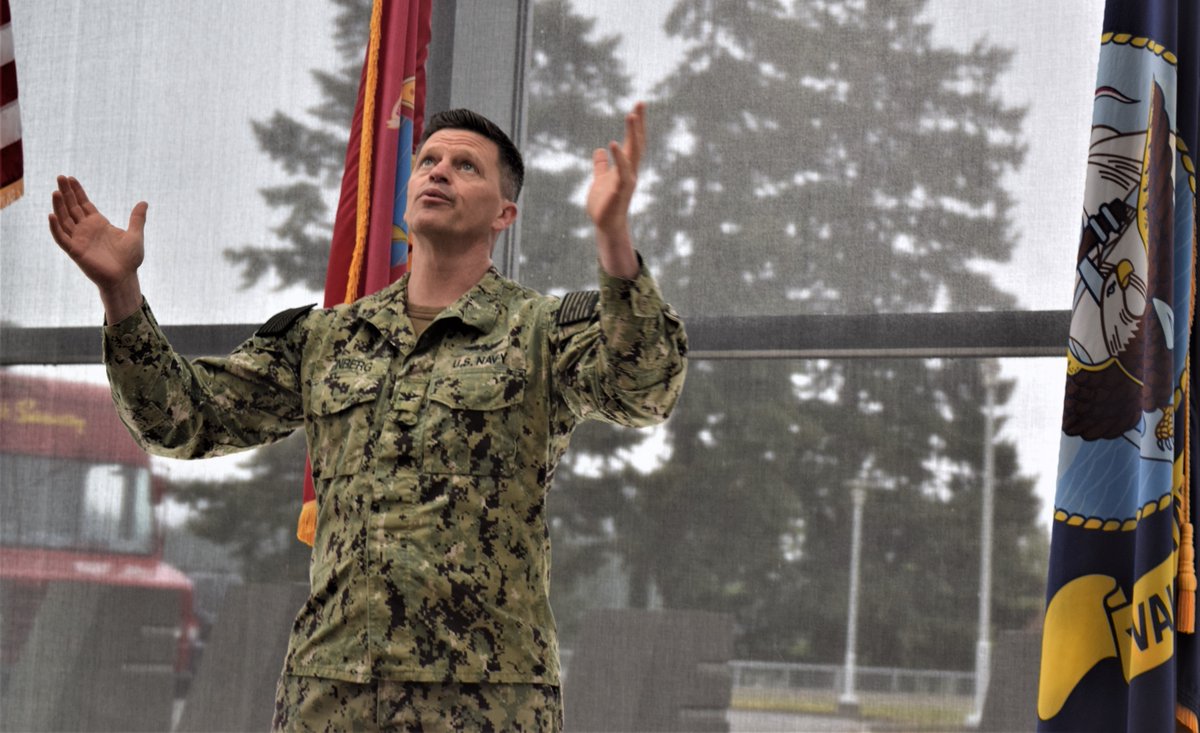 NavyMedicine's tweet photo. Capt. Jeffrey Feinberg departs as executive officer at Naval Hospital/NMRTC Bremerton to assume command of the military treatment facility on hospital ship USNS Mercy (T-AH 19) currently in Vietnam deployed on Pacific Partnership 2022.
#navymedicine #pp22 #nhb #nmrtcbremerton https://t.co/HZ6iJZvFAZ