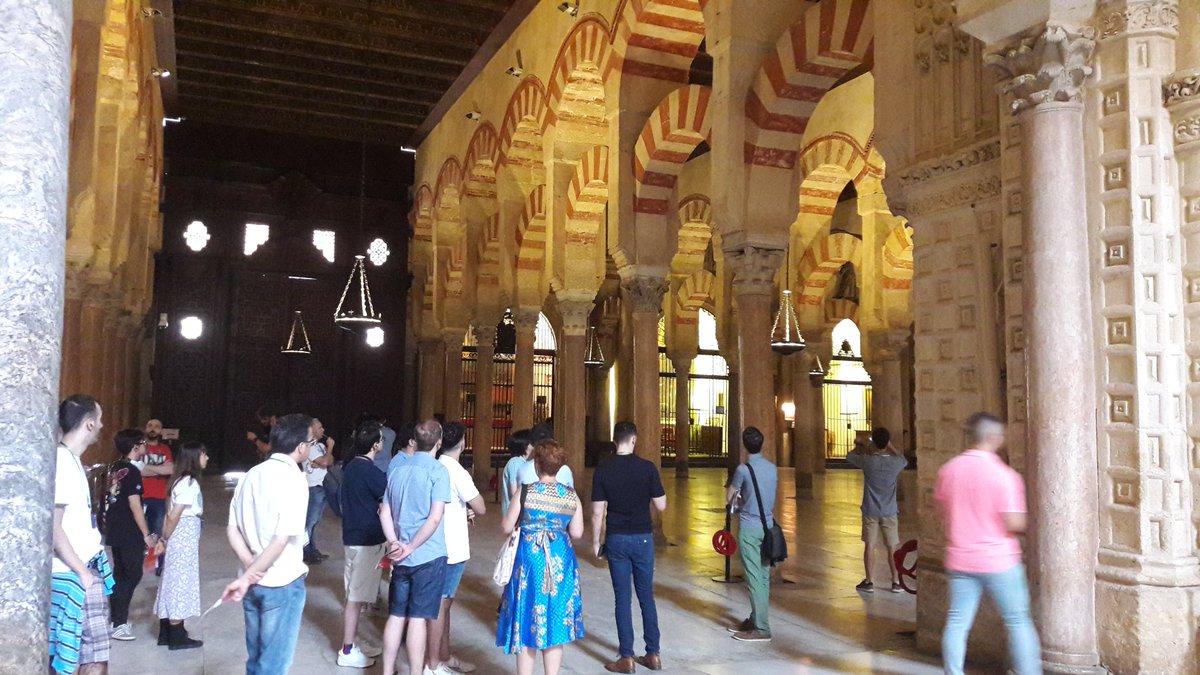 RedAI4Software's tweet photo. The #SMILESENG participants are visiting the wonderful and impressive #Mezquita de #Córdoba https://t.co/ikTobpwRPD