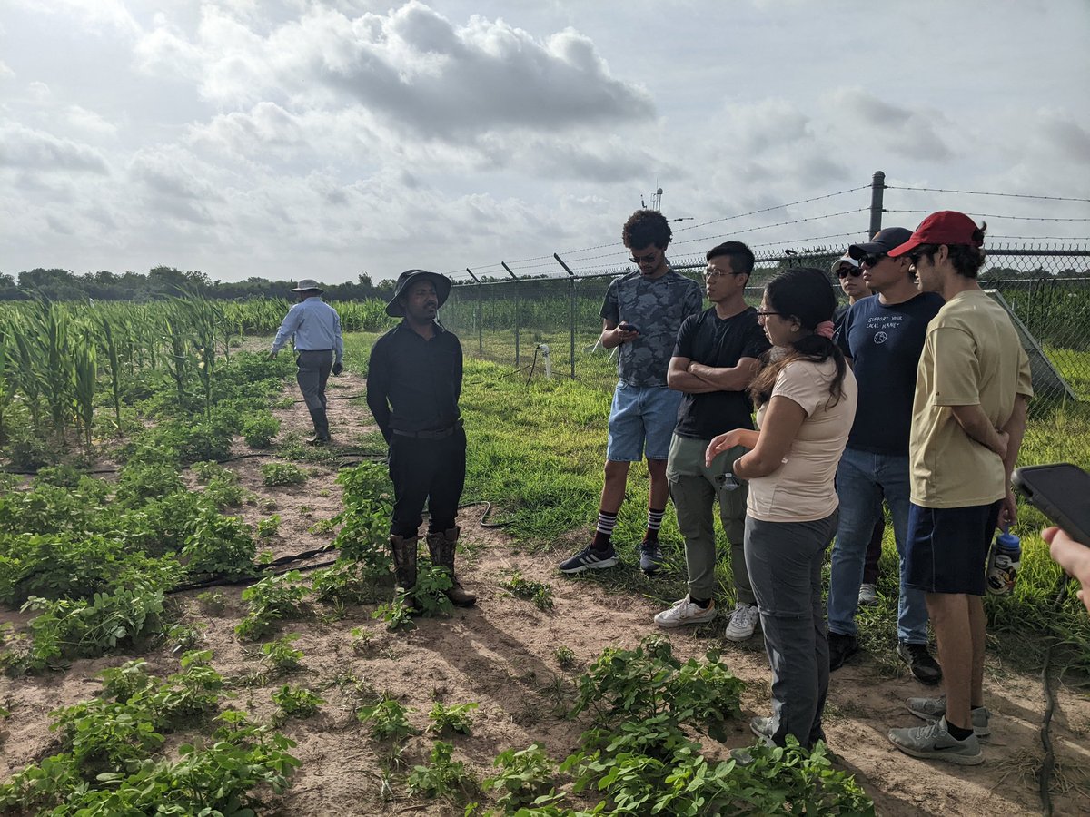 RachelMoglen's tweet image. A big thank you to @PVAMU and @1AliFares for hosting a fantastic course on Rising Technologies and Analytics for a Sustainable #WEF nexus as part of the @INFEWS_UT program! I wish more of my classes involved petting goats...