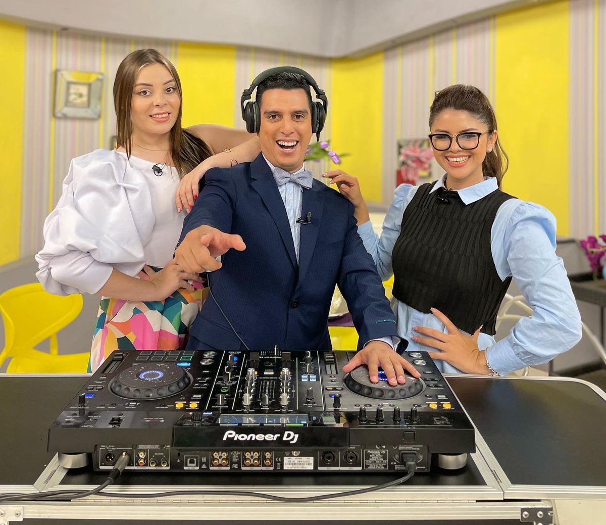 ¡Feliz Día del Padre <a href="/RealOsmanFlo/">Osman Flores</a>! ✨
🇳🇮Gracias por contagiarnos de alegría todas las mañanas. 🙌🏻🧡