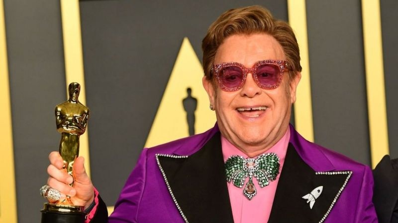 #HistoryThursday

In 2019 Elton John received #France's highest civilian award, the Legion d'honneur, by President Macron, who called him one of the first #gay artists to give a voice to the #LGBT community. 👏