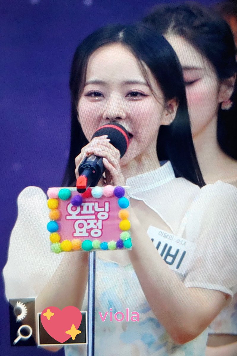 viola__vivi's tweet photo. 220623 아이돌라디오 프리뷰 

#비비 #ViVi #이달의소녀 #LOONA 
@loonatheworld https://t.co/xhUas1aN6D