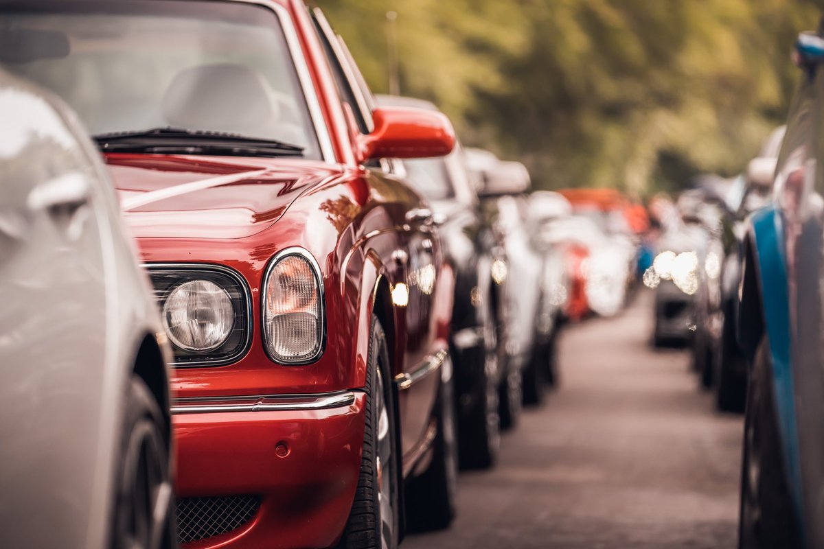 Four decades of handcrafting turbocharged #Bentley #grandtourers, celebrated today with a ten-car parade at the #Goodwood Festival of Speed…

Find out more: bentleymedia.com/en/newsitem/13…

#FOS