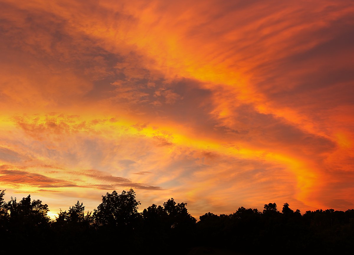 Best Sunset of the year, yesterday in KY. <a href="/allyblakewx/">Ally Blake</a> <a href="/AdamBurnistonWX/">Adam Burniston WLWT</a> <a href="/Kentuckyweather/">Chris Bailey</a> <a href="/JimWKYT/">Jim Caldwell ⛈️</a> <a href="/MarcWeinbergWX/">Marc Weinberg</a>  <a href="/ajsg/">AJSG🙏🏾❤WxPhotoArtLady♉🎨</a> <a href="/cloudymamma/">Cloudymamma</a> <a href="/JAclouds/">Ja</a> <a href="/thekyniche/">Johnnie Nicholson</a> <a href="/StormHour/">#StormHour</a> <a href="/BluegrassScenes/">Scenes of the Bluegrass</a> <a href="/cjwxguy56/">Chris Johnson FOX 56 Weather</a> #sunset #Weathercloud