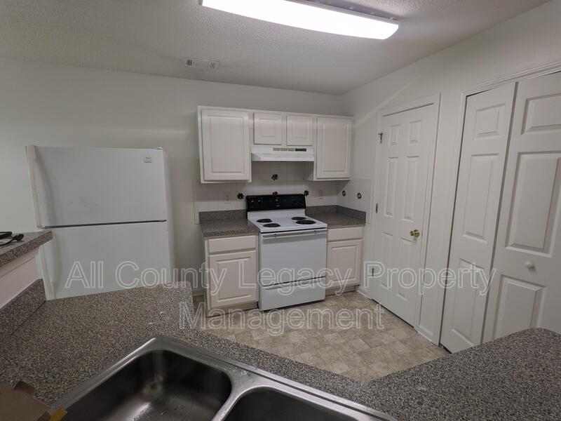 AllCountyLegacy's tweet photo. New Listing😀
Great Home in a Great Neighborhood!! Come and see this very nice 3 bedroom and 3 full bath home. Home includes a one car garage, fireplace, W/D hookups and great closet space. Fresh paint throughout!! Please no pets! Schedule your showing today!! https://t.co/vBcXmGCgRV