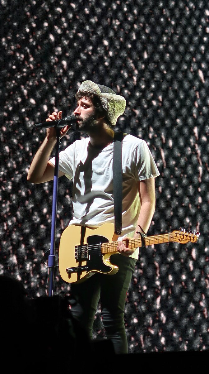 AJRTour's tweet photo. 📸: Jack onstage at #OKOPhoenix the other night!

📷 @Doctor_HooLock (1/6)
(please do not repost without credit!) https://t.co/nyWjsqT1JV