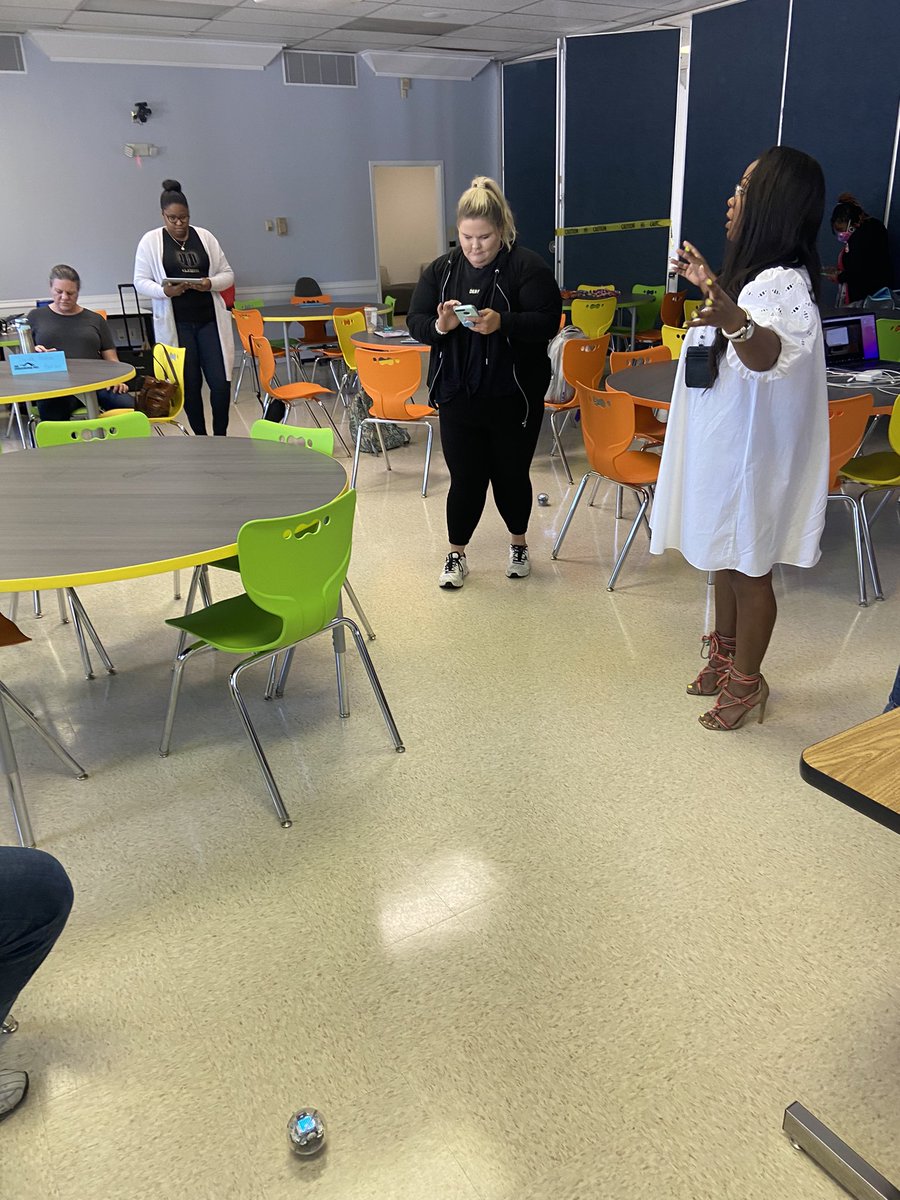 MCSmith_1991's tweet image. Teacher are excited about our summer @BootUpPD training with @CodingMcKay. Teachers are also learning to code @Sphero robots and prepare for @SCS_CCTE @SCSK12Unified student competitions.