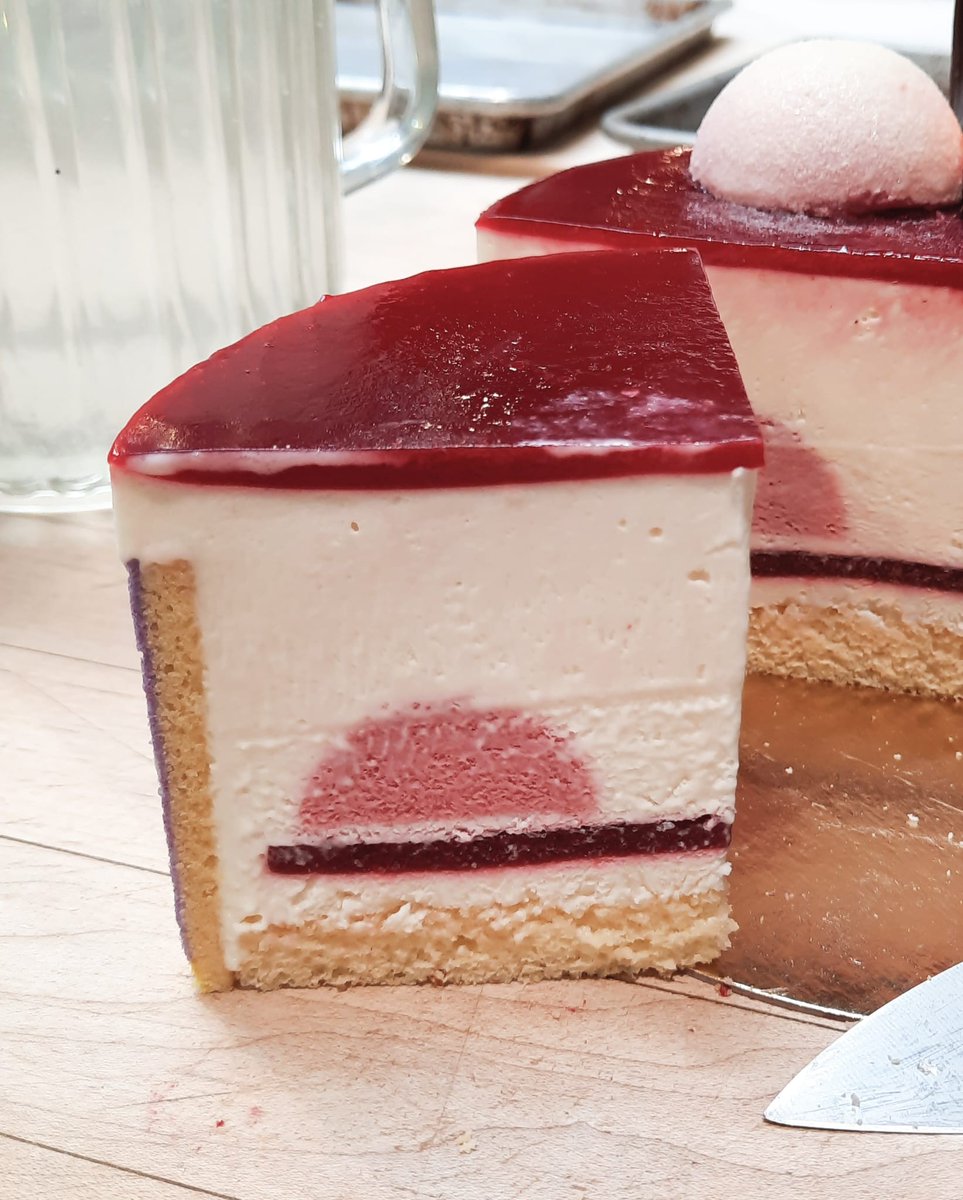 Final Entremet! #professionalpastryschool #pastrystudents #cakedecorating #vancouverpastryclass #baking #learntobake #cake #bakingcofidence #everyonecanbake