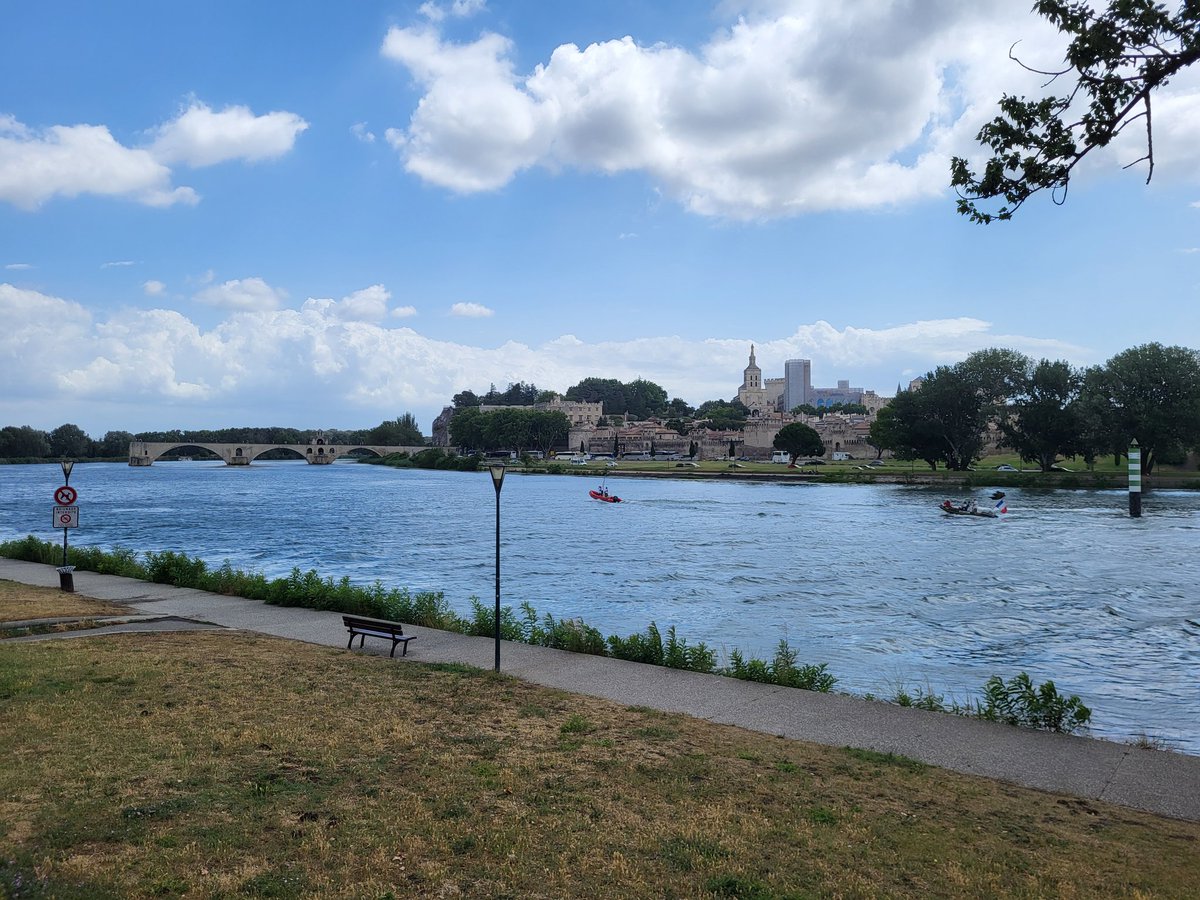 Visite d'Avignon ✅
Très belle ville et paisible.
Non je n'ai pas dansé sur le pont!
Prochain et dernier arrêt avant le retour à Paris, Montpellier!