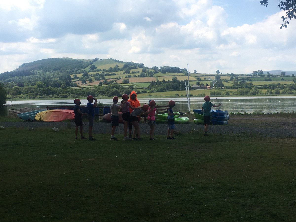 ThorngrovePrep's tweet photo. Year 7 enjoying some daytime ‘night line’ fun!
#year7fun #BreconBeacons #trustexercise https://t.co/cmk2WF4WdI