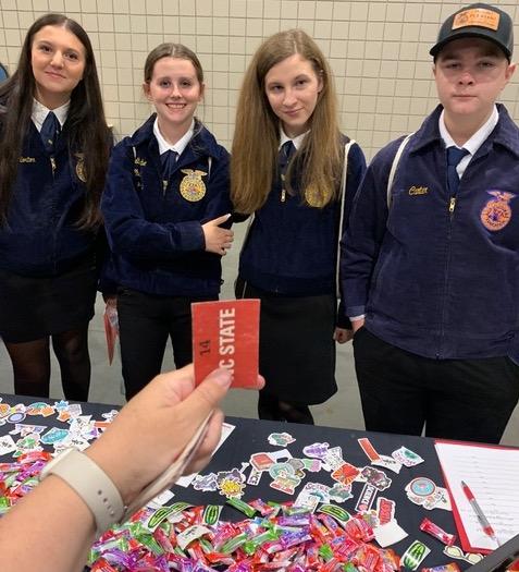 NCSUFoodSafety's tweet photo. The NC Future Farmer’s of America students played “Guess Where These NC Food Companies Are Located” game!
https://t.co/w7EUEcn2kK
#ncstate #CASEinstitute #NCFFA #hichewcandy #morinaga #hichew #mtolivepickles #ncstatehowlingcow #howlingcowicecream #howlingcow #FBNS #foodscience https://t.co/GdczOdiheU