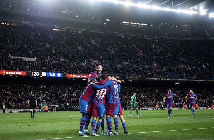 FCBarcaZimFans's tweet photo. Our first game for #Laliga will be against Rayo Vallecano
๐ 13/14 of August at the ๐ Camp Nou
#EClassico the biggest game on the planet will be:
๐
October 16
๐ Santiago Bernabรฉu
๐
March 19
๐ Camp Nou https://t.co/PjjGl5jXZX