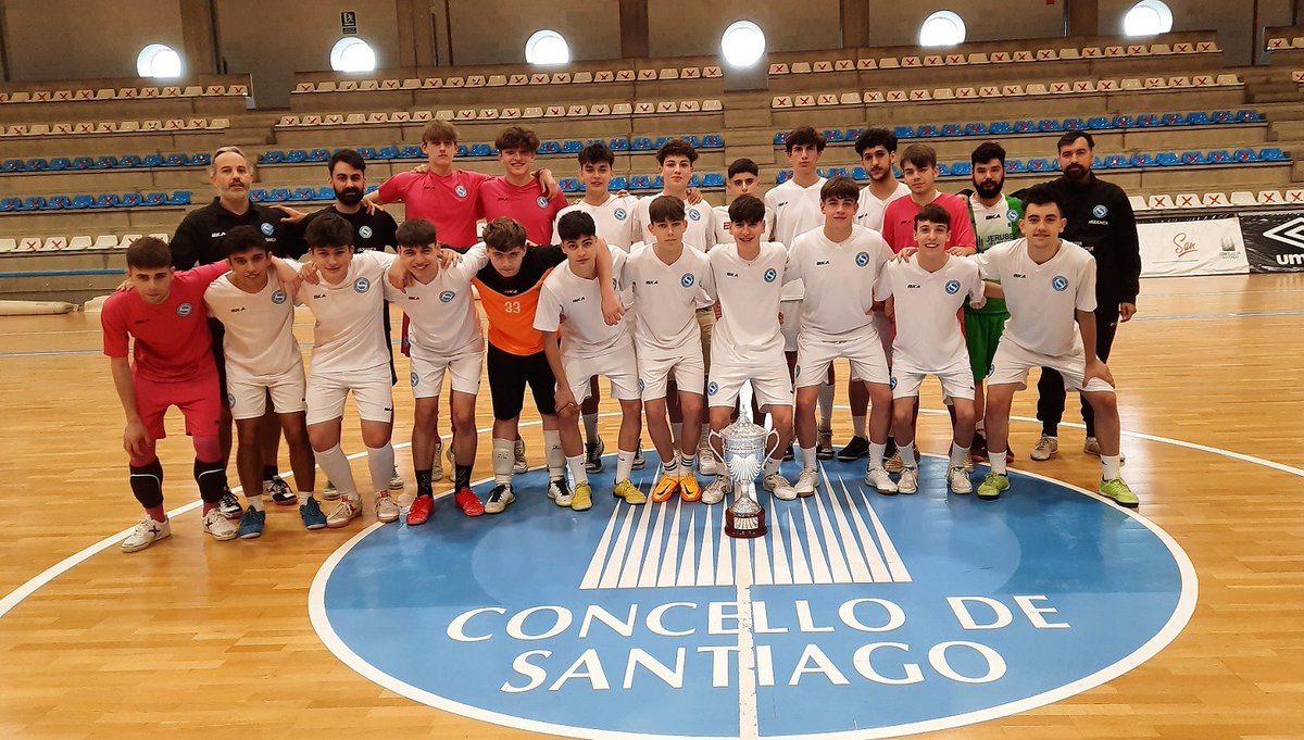 Hoxe o noso equipo xuvenil recibiu o trofeo de campión galego🏆💙

Parabens polo título equipo, sodes un orgullo🙌