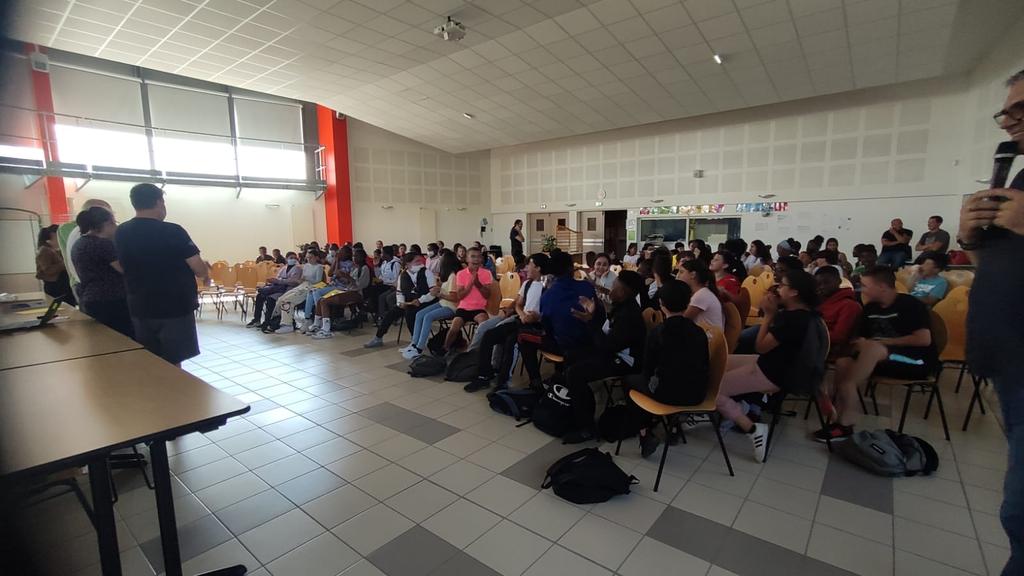 ReimsRep's tweet photo. Remise des prix concours challenge tes méninges mathématiques pour les élèves de 6e
Bravo à  la CPC et la coordo du réseau pour le travail réalisé https://t.co/pTcT9x8DIo