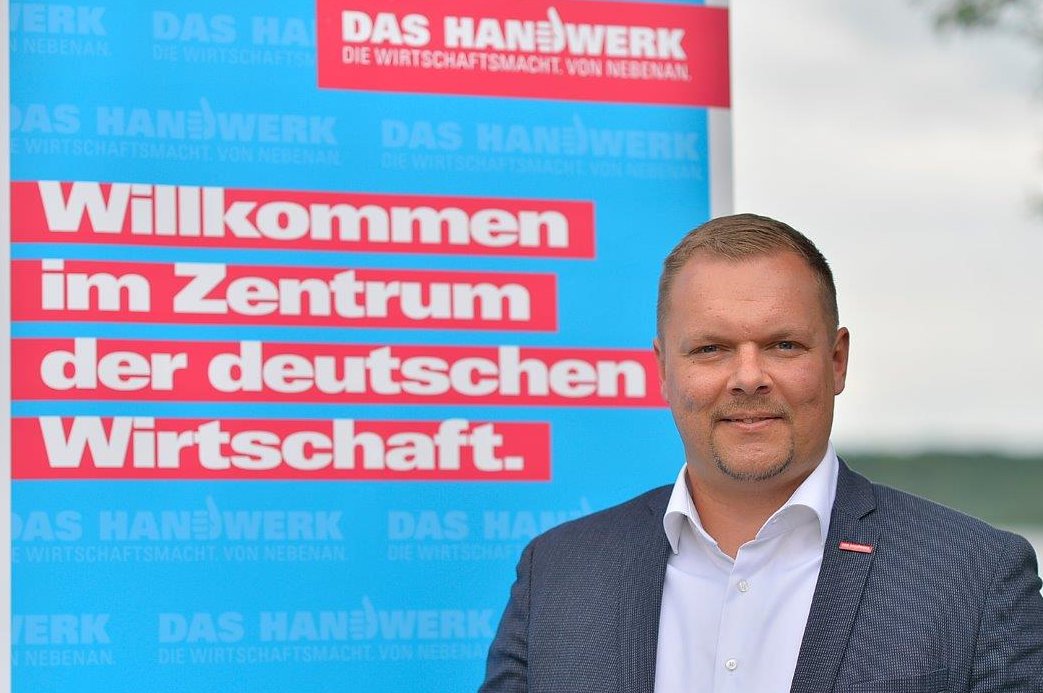 Präsident Robert Wüst fordert eine #Bildungswende: Meinen wir es wirklich Ernst, die Energiewende zu schaffen, braucht es Fachkräfte, junge Menschen im #Handwerk, die Worten auf der Straße Taten in der Praxis folgen lassen. Das ist für mich Wertschätzung für berufliche Bildung.