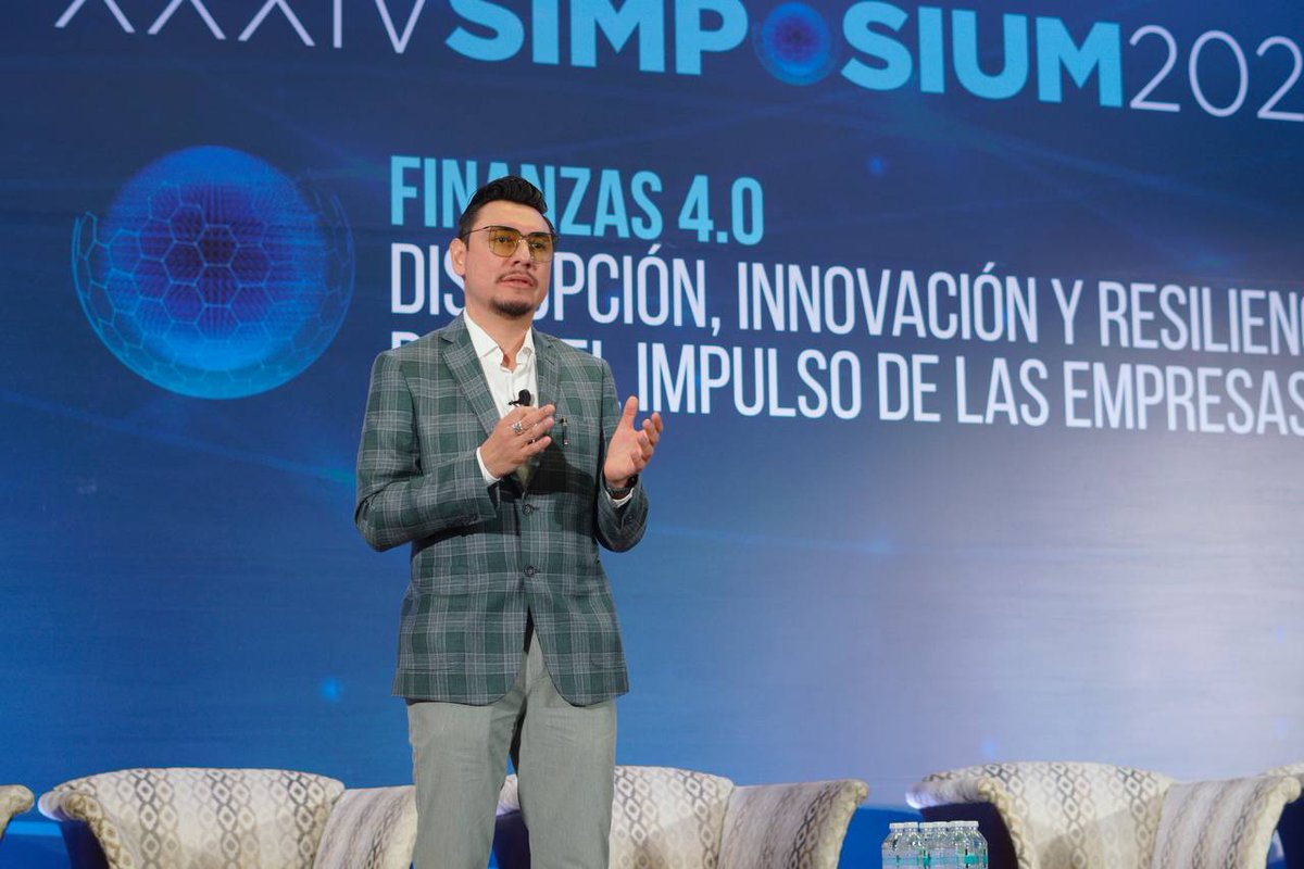 IMEF_CDMX's tweet photo. Continuamos con el Pilar 3 en la conferencia Tecnologías Emergentes para los Líderes Financieros, impartida por Rommel Fernández - Sales Consulting Senior Manager en Oracle México
#SimposiumIMEF @IMEFOficial @OracleLatam https://t.co/QTAmAn5xq5
