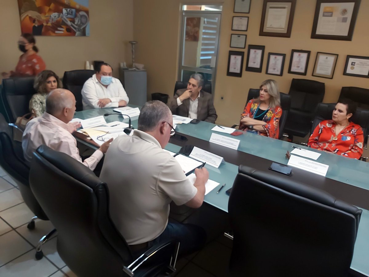 ses_coahuila's tweet photo. El Lic. Eduardo José Hochmann, Director de Vinculación de la Subsecretaría de Educación Media y Superior asistió a la Primera Reunión de Trabajo de las Comisiones de Consejo Regional de Vinculación de la Región Carbonífera, teniendo lugar en el TECNM Campus Carbonífera. #SEMYS https://t.co/NUUTBeox7f