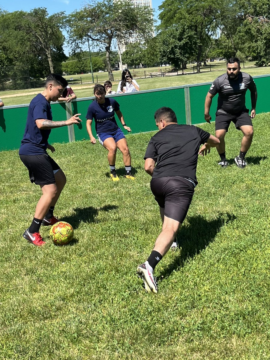 Mettle_Sports's tweet photo. Beautiful morning @cpdsoccer doing a scrimmage and local church group taking advantage of their new amenity..all part of the @ChiSStour. #streetsoccer #chicago #playon #ThePowerOfThePitch https://t.co/ZRylUgtfN9