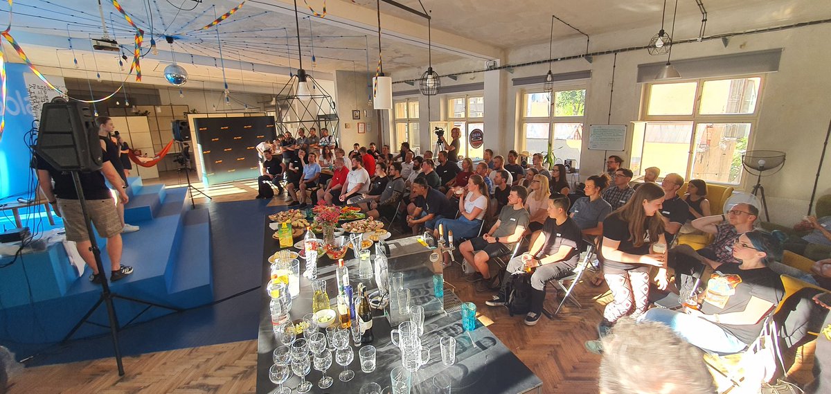 datapunkers's tweet photo. Tak jak se vám líbil náš #Data Punkers meetup? Příští chystáme brzy na podzim, a bude to bomba! Tak se nezapomeňte registrovat na webu https://t.co/nEx8EaZxJc, na našem https://t.co/M5G1i0rXLr profilu a samozřejmě začnete sledovat náš Twitter https://t.co/oqmmeip5oT
