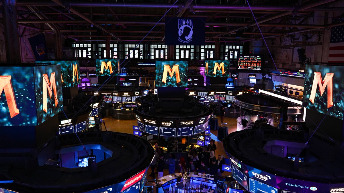 NYSE's tweet photo. The #metaverse meets The Big Board ✨🏛 Yesterday we welcomed @metagoodnft, @metacraftersio, and @proofoflearn to the NYSE. As a tech-forward institution, it was our pleasure to host these Web3 innovators for @NFT_NYC #NFTNYC

📸 Photo credit: @proofoflearn https://t.co/brvreuAcbF