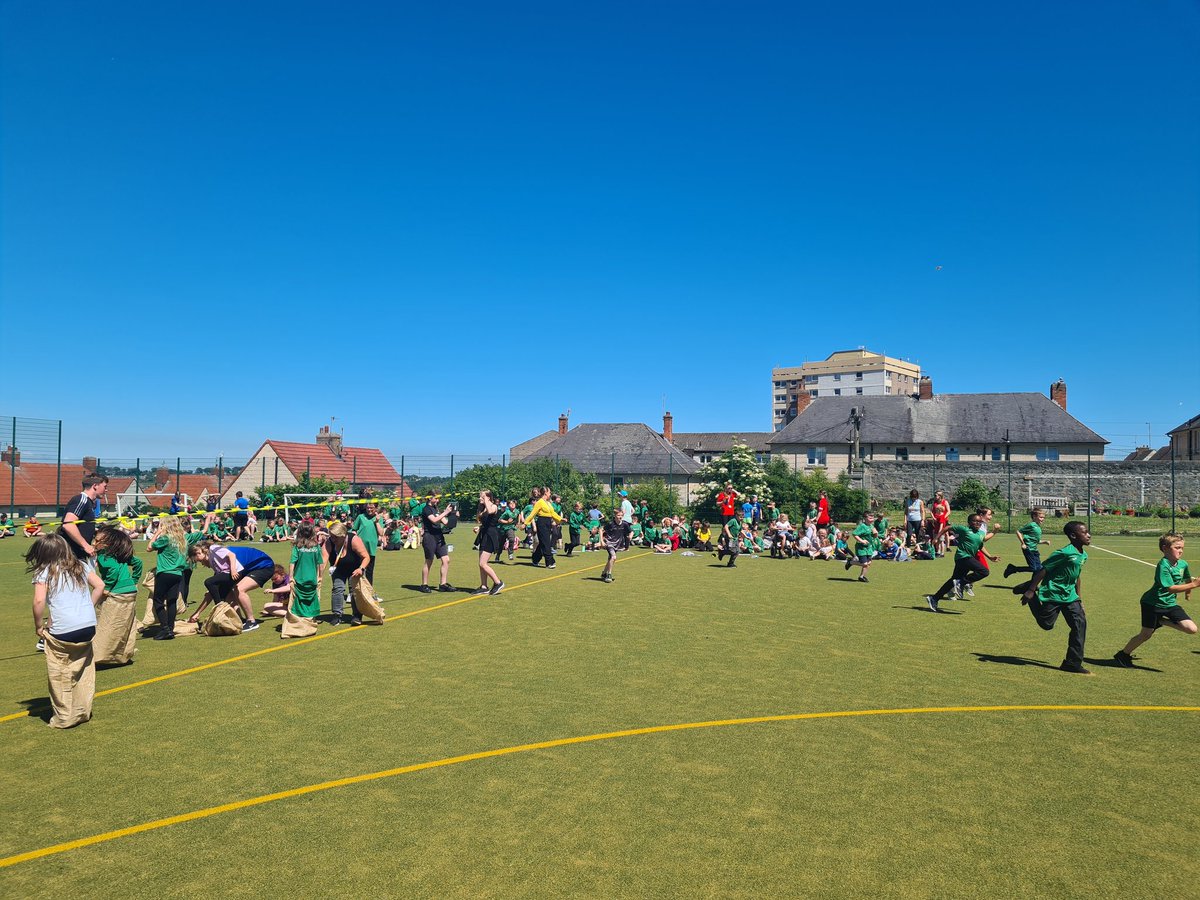 ManorParkSch's tweet photo. What a great day for Sports Day! Plus the joy of having our Parents/Carers back in large numbers which included our Nursery parents and carers joining @MiniAberdeen for their child's session. 💚 https://t.co/pR0ZDPpWxE