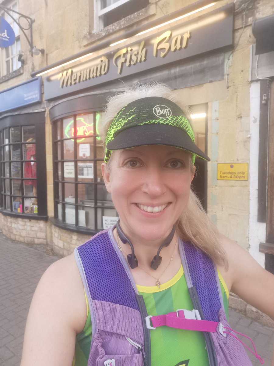 CotswoldCopyRos's tweet photo. Intervals with Moreton Runners tonight, finally getting some speed back. They meet by the fish n chip shop. Shame. π #moretonmotivation #runspiration #mermaid #fishnchips #ifeeltheneed #runforchips #runchat https://t.co/axJxPmYnV2