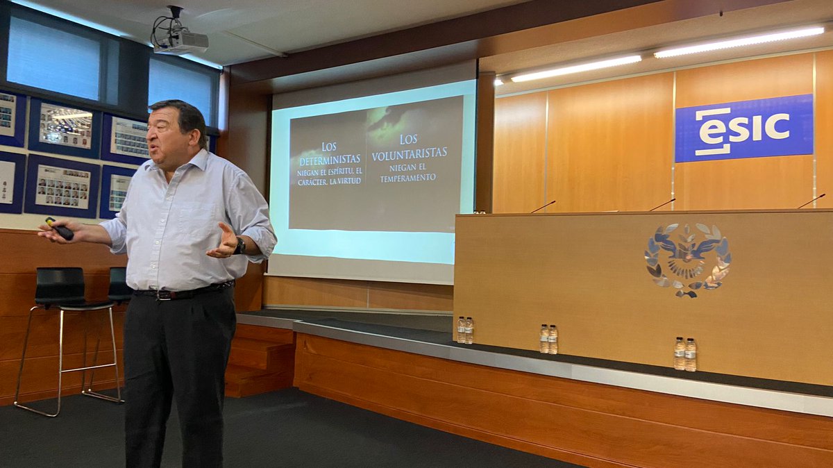 esiczaragoza's tweet photo. Comenzamos el Foro de Liderazgo Contamos con las ponencias de Yolanda Cañizares "Bucear...para surfear la incertidumbre" y de @JHDJuanher "Liderazgo virtuoso: creados para la grandeza".
@ESICEducation #PSLICO #ExecutiveEducation https://t.co/tnY5LxhMdu