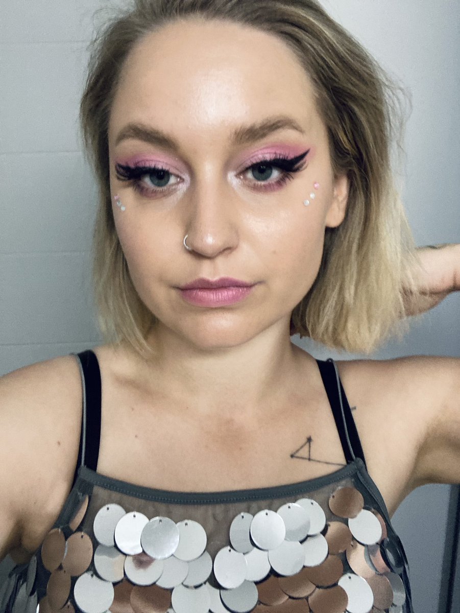 wastedheartmuke's tweet image. Me before and me after #5SOS CONCERT #COMPLETEMESS