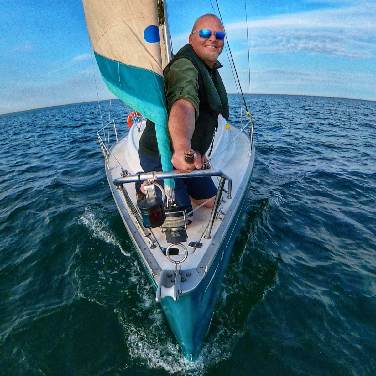 MarkBrodericks's tweet photo. Cracking sailing this evening.
#sailing #boats #sun2000 #jeanneau #yacht #skerriessailingclub #skerries @SkerriesSailing https://t.co/N0YCmY4Kd0