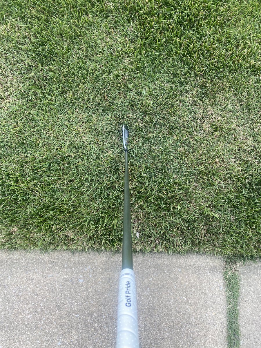 Johnmono97's tweet photo. What a great start to getting your brand new custom irons and hitting them for the very first time and this happens…..@CallawayGolf come on. You have to do better than this. Might have to make the switch back to Taylor made already. Hope @CallawayGolf can Hook me up https://t.co/wf0TYMcuZS