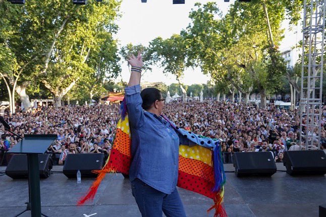 Ayto_Sevilla's tweet photo. 🏳️‍🌈Día de mucho #orgullo en Sevilla para reivindicar la igualdad, la libertad y la diversidad. 🏳️‍🌈Y con una pregonera de excepción: ¡María del Monte! ❤️🧡💛💚💙💜¡Enhorabuena y gracias! Seguimos con música en directo y actuaciones hasta el sábado en la Alameda. #OrgulloSevilla22 https://t.co/7ot2sNEd0u