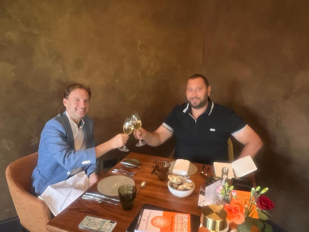 PaulOMahony's tweet photo. Another $400k client dinner …. Congratulations Emerson 🙌🙌 …. So who’s next?? #Rethinkandgrowrich https://t.co/7vyVdGTEVG
