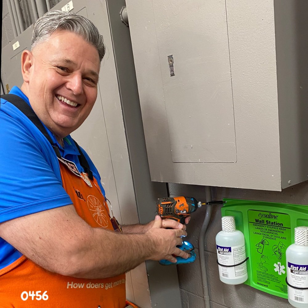 Beth51904742's tweet photo. SHOUT OUT to our In-focus Captain, Paul, for making sure we stay safe. Seen here replacing a broken eyewash station. Great job Paul and thank you. 👍 @CodydayHD @D66Celest @dariok2018 @CXM_Joe_HD0456 #d66proud #team456 #safetytakeseveryone https://t.co/0mSUOqHnct