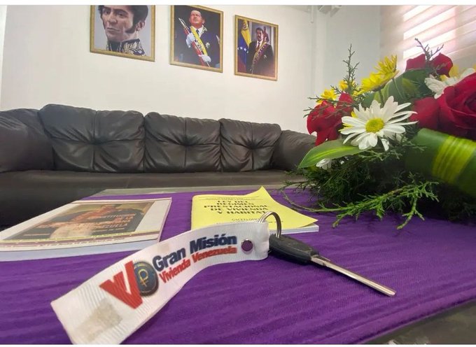 #<a href="/NicolasMaduro/">Nicolás Maduro</a> La Victoria Del Pueblo Hoy Se Hace Realidad De la Mano De Nuestro Ministro Villarroel Gracias mi General Por  #11AñosPorElVivirViviendo <a href="/Minhvi_Oficial/">Hábitat y Vivienda</a> <a href="/IMVillarroel1/">Moisés V</a> @NicolasMaduro #GMVVIndetenibleYVictoriosa